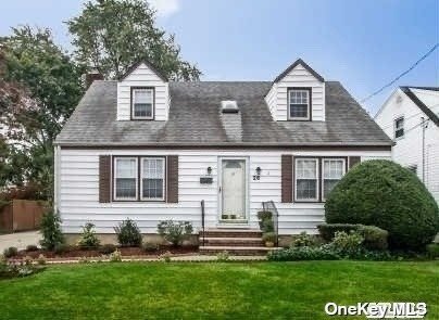 Primary Photo - 26 Merton Ave