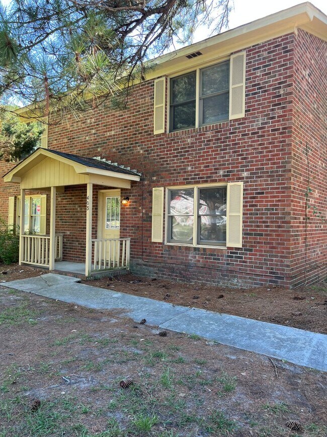 Building Photo - Two story duplex home! feels private like ...