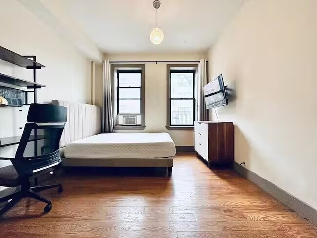 Foto del edificio - Furnished room/NOT APARTMENT