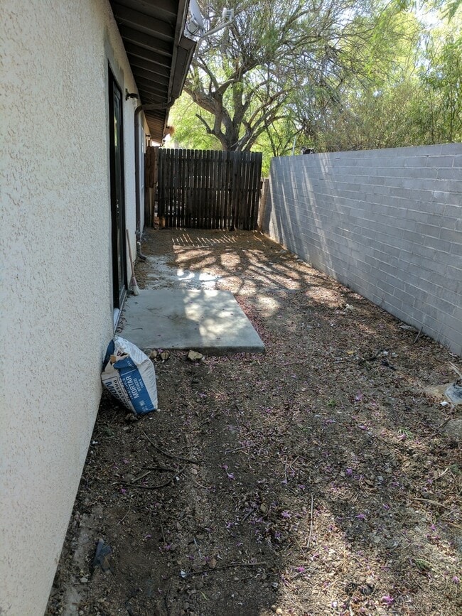 Building Photo - 2 Bedrooms and 2 Bath Rental