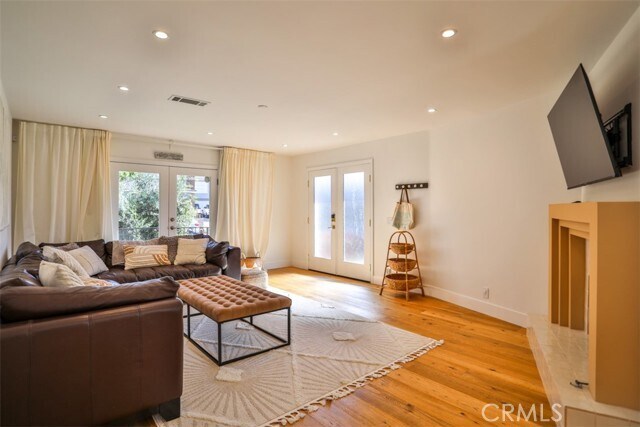 Building Photo - 148 W Mariposa