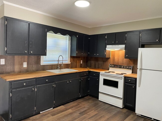 Building Photo - 1297