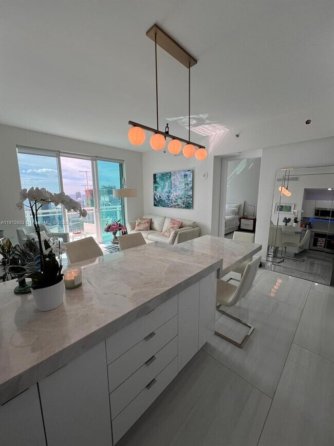 Building Photo - 950 Brickell Bay Dr