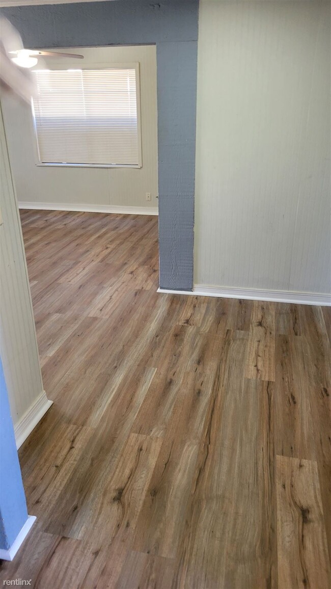 Building Photo - 2 br, 1 bath Duplex - 3342 E King Pl