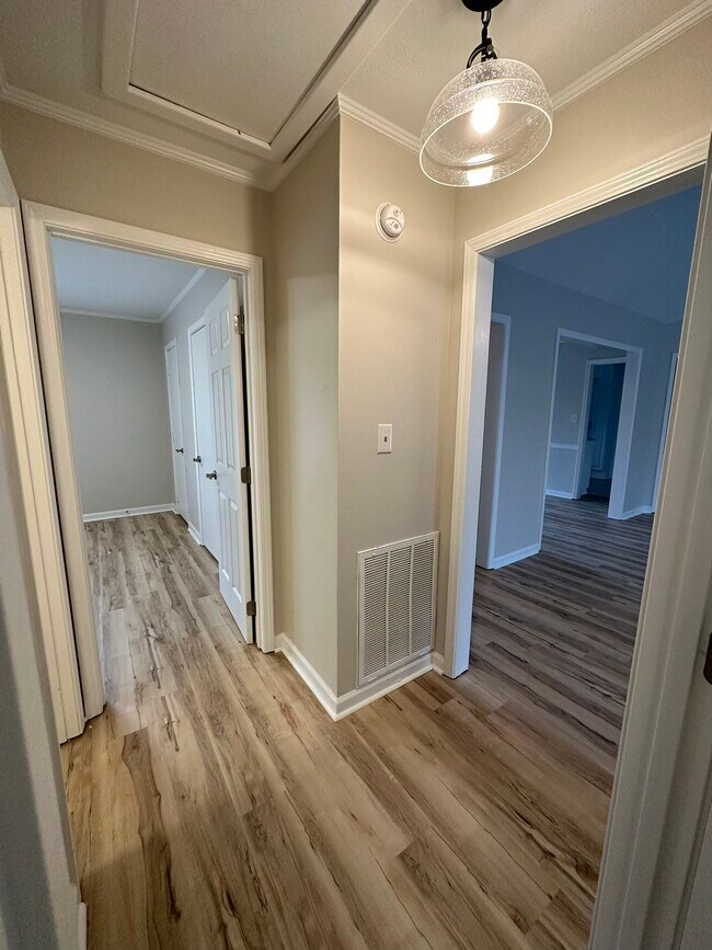 Building Photo - 16 Camellia Cove