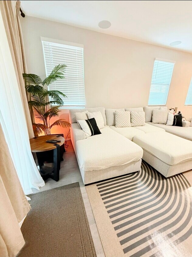 Foto principal - 620 W Calle El Tramo