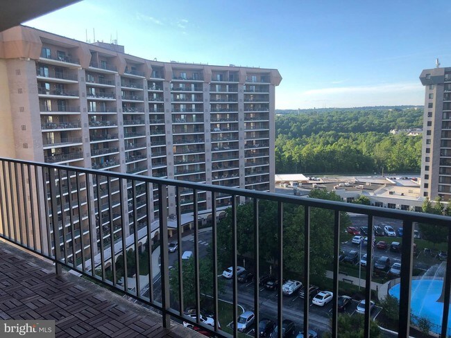 Building Photo - 11018 Valley Forge Cir