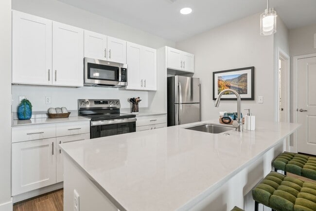 Building Photo - Riverline North Conway