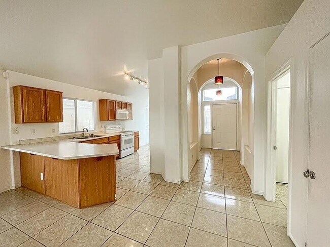 Foto del edificio - 2626 E Hartford Ave