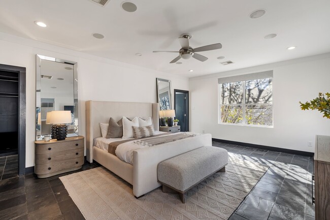 Building Photo - 162 Vieux Carre Dr