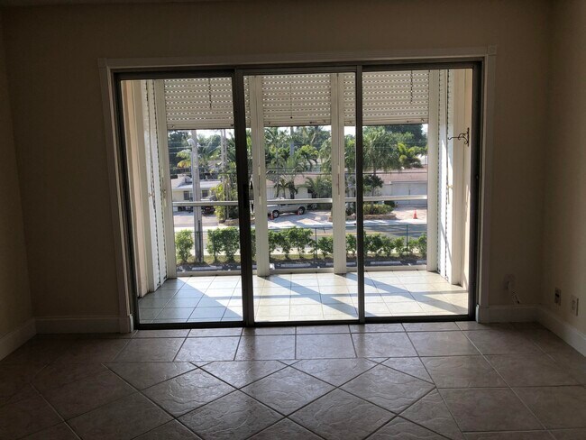 Foto del edificio - 3040 NE 16th Ave
