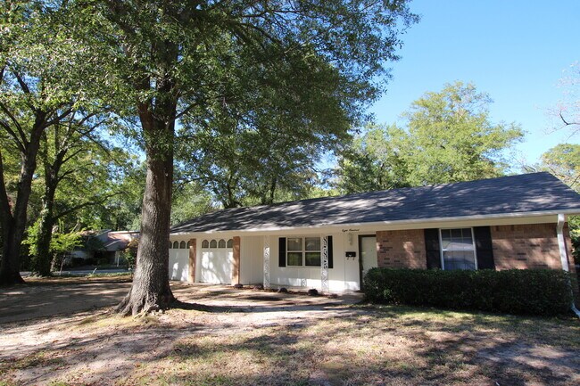 Foto del edificio - Coming Soon! Charming 3 Bedroom 2 Bath Home in Tyler!