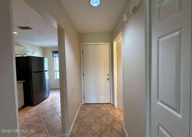 Foto del edificio - 7701 Baymeadows Cir W