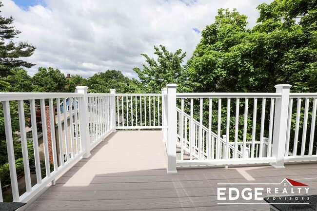 Building Photo - 121 Franklin St