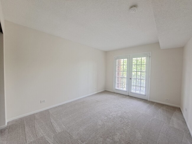 Building Photo - 520 Biesterfield Rd