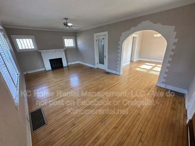 Building Photo - 10116 Johnson Dr