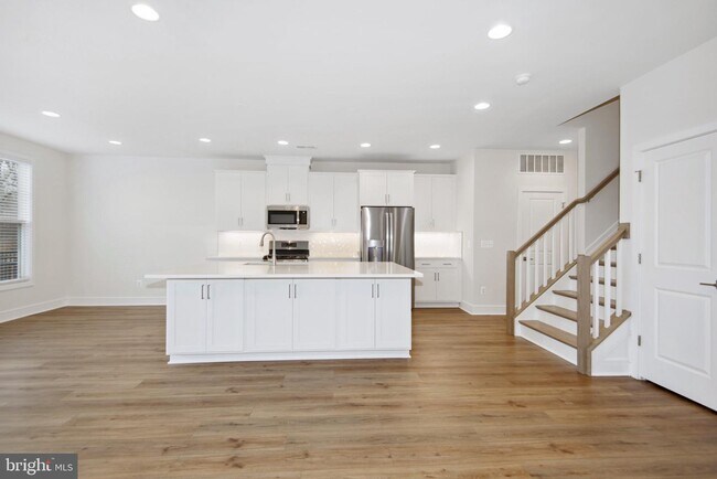 Building Photo - 120 CHOKE CHERRY Ct