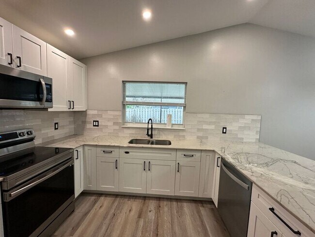Building Photo - 10431 Pippin Ln