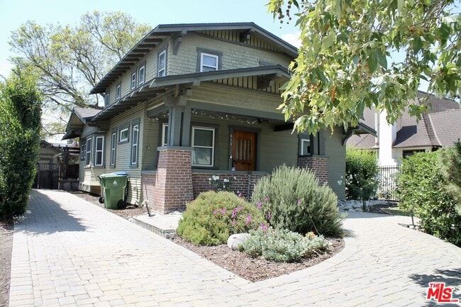 Foto del edificio - 613 N Lucerne Blvd