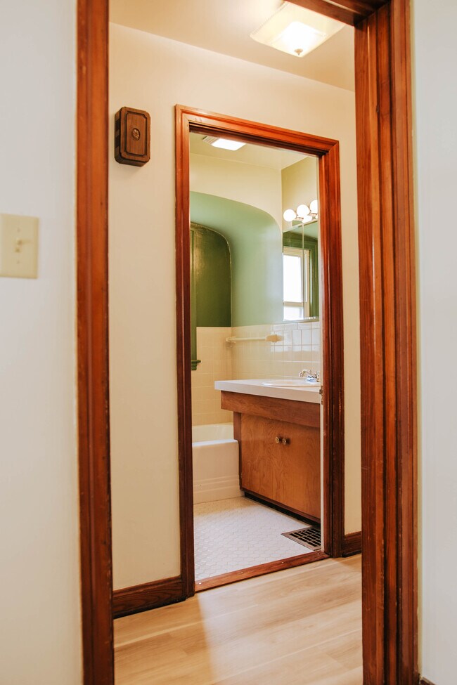 Bathroom from hallway - 937 Washington Ave