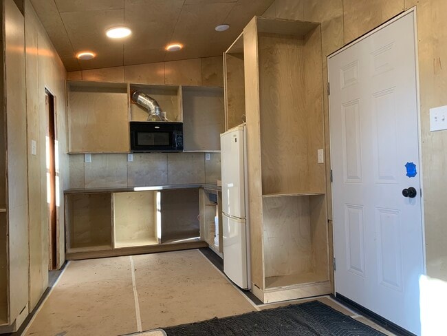 Building Photo - 10825 NE Sandy Blvd