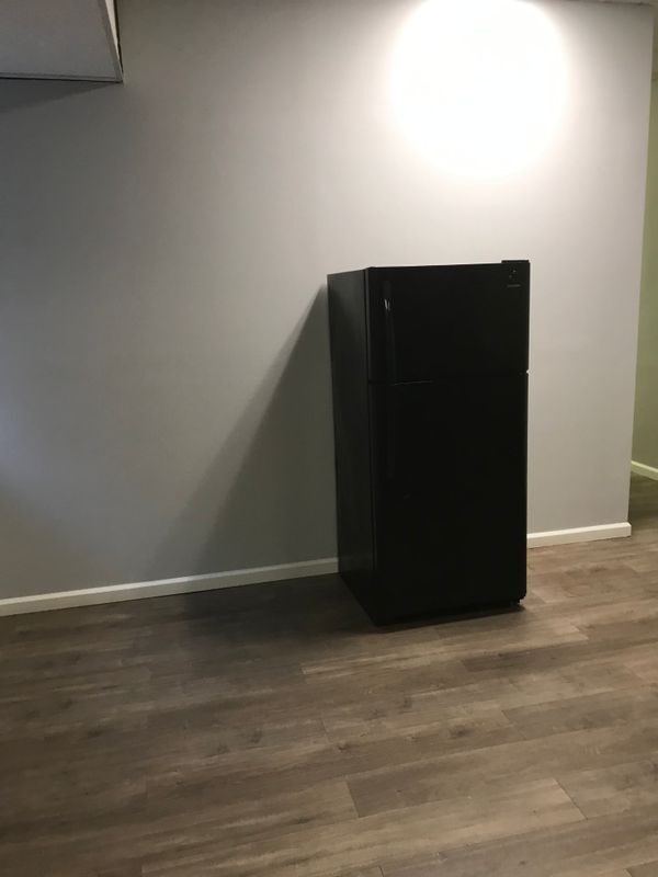 Foto del edificio - 464 Pratt St Ext