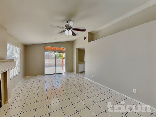 Building Photo - 5703 Roundrock Dr