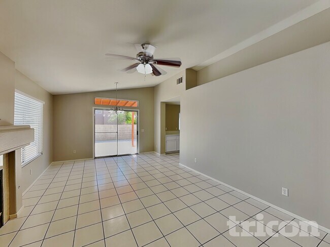 Foto del edificio - 5703 Roundrock Dr