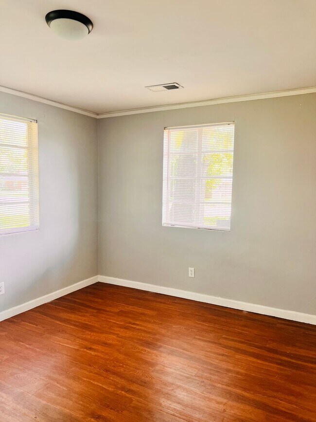 Foto del edificio - 2 Bedroom, 1 Bath in West Columbia