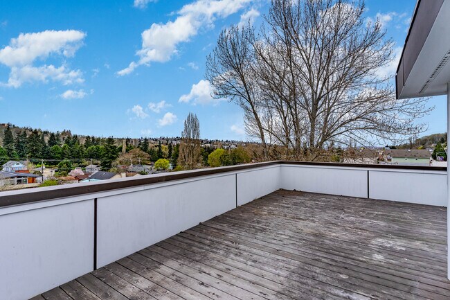 Building Photo - 5017 Delridge Way SW