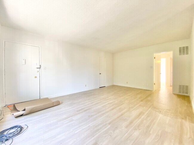 Foto del edificio - 1215 N Fuller Ave