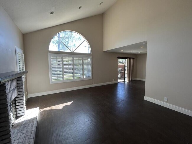 Building Photo - 5838 Fairlane Dr