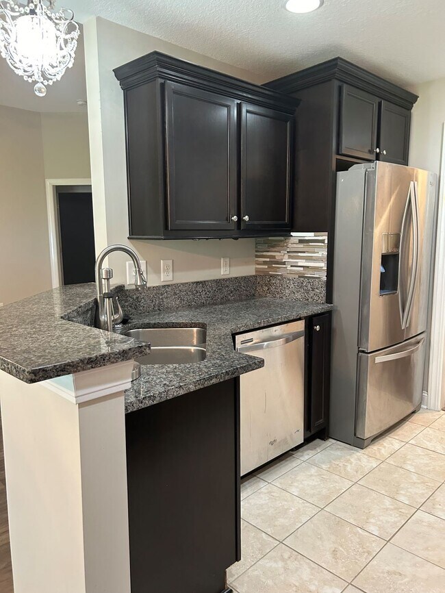 Building Photo - 440 Oakham Dr