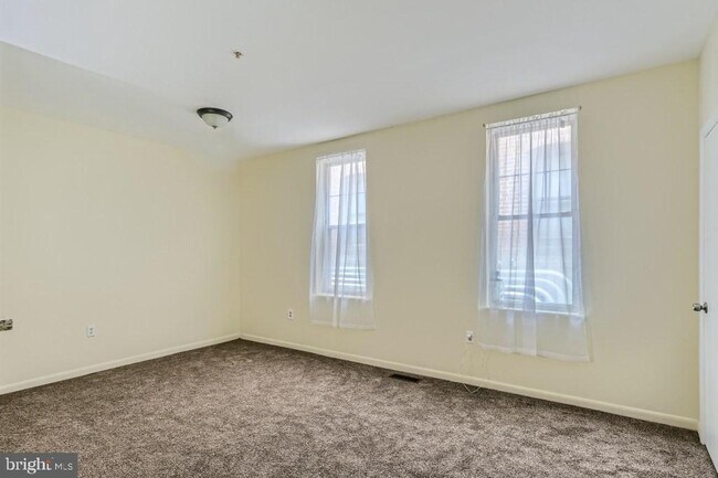 Building Photo - 951 Brooks Ln