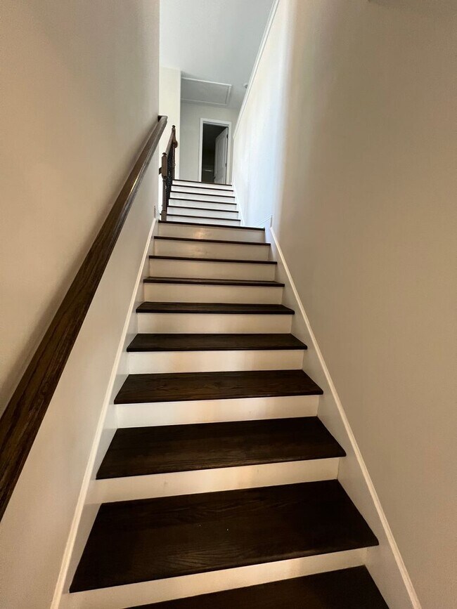 Building Photo - Luxurious 4 bed/4 bath home in central Ric...