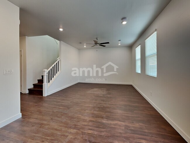 Foto del edificio - 2128 W Alicia Dr