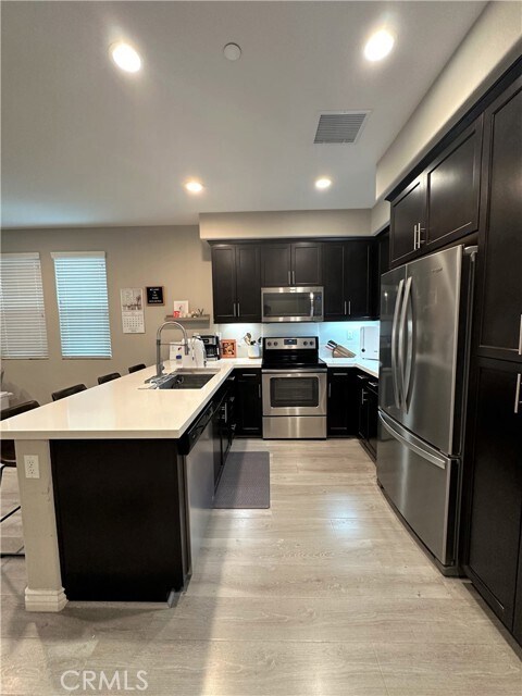 Foto del edificio - 5861 Rostrata Ave