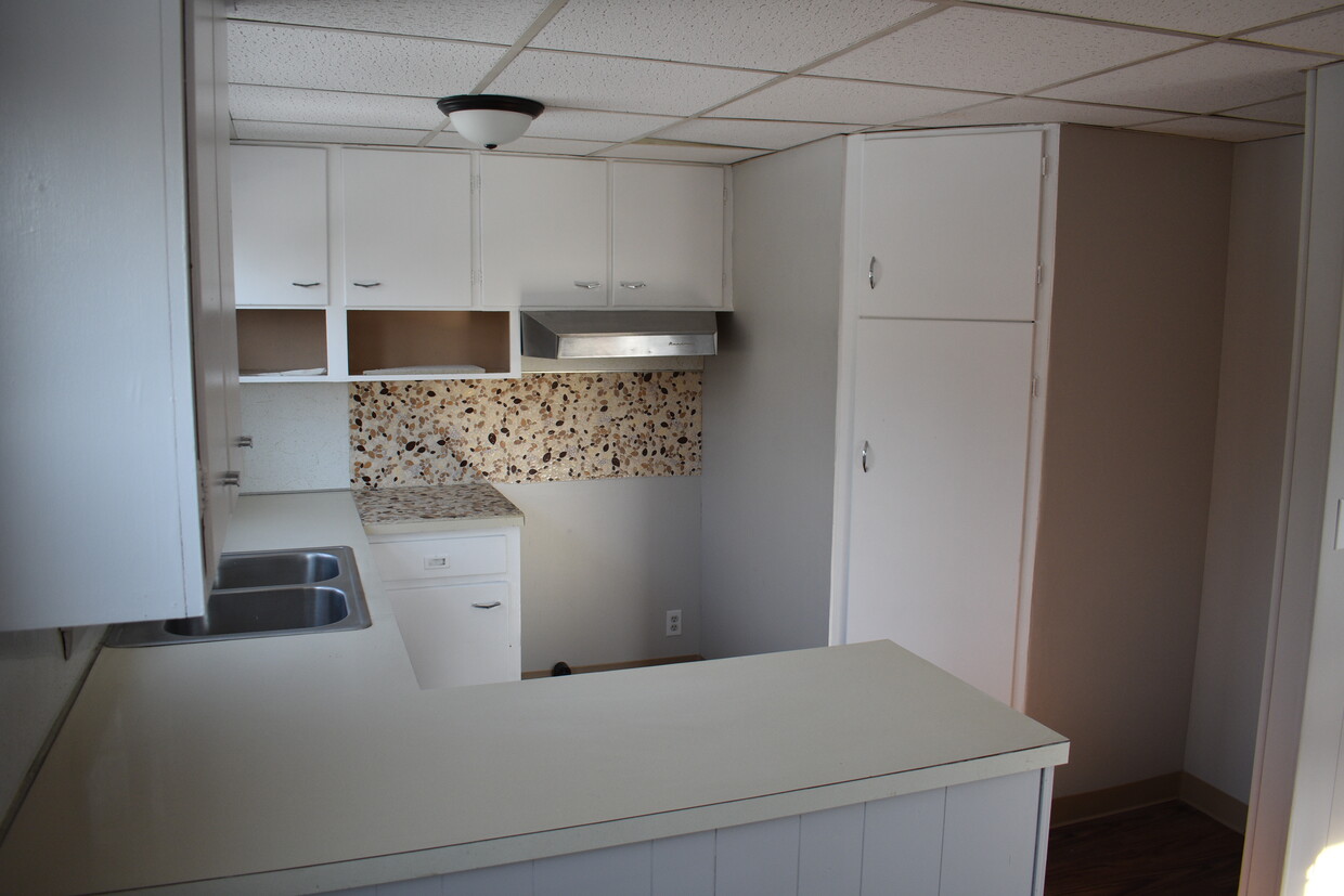 Kitchen - 1006 Nash Rd