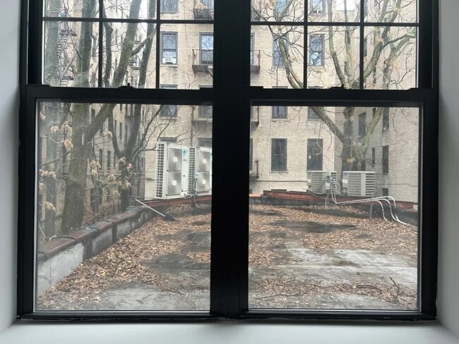 Foto del edificio - Furnished room/NOT APARTMENT