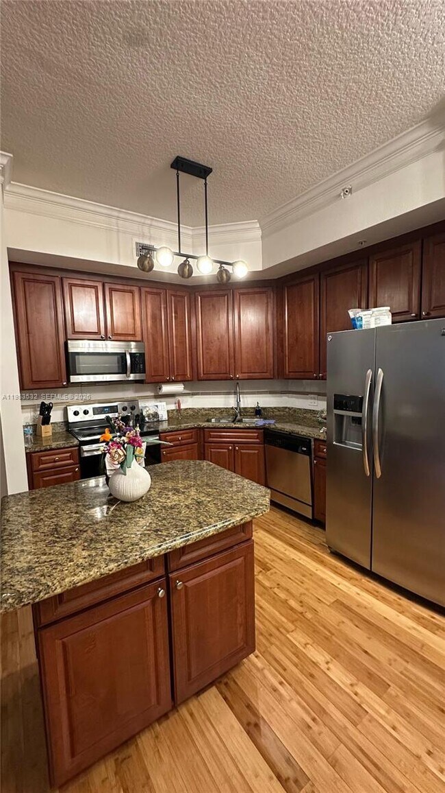 Foto del edificio - 3001 NE 185th St