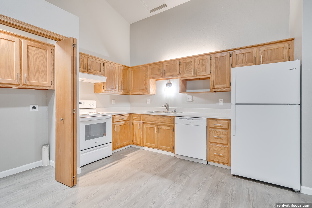 3951 E River Dr, Allouez, WI 54301 Townhome Rentals in Allouez WI