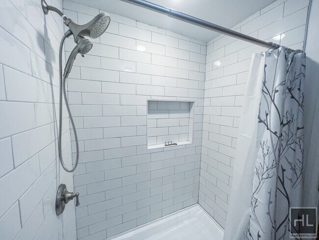 Foto del edificio - 593 DECATUR STREET #1