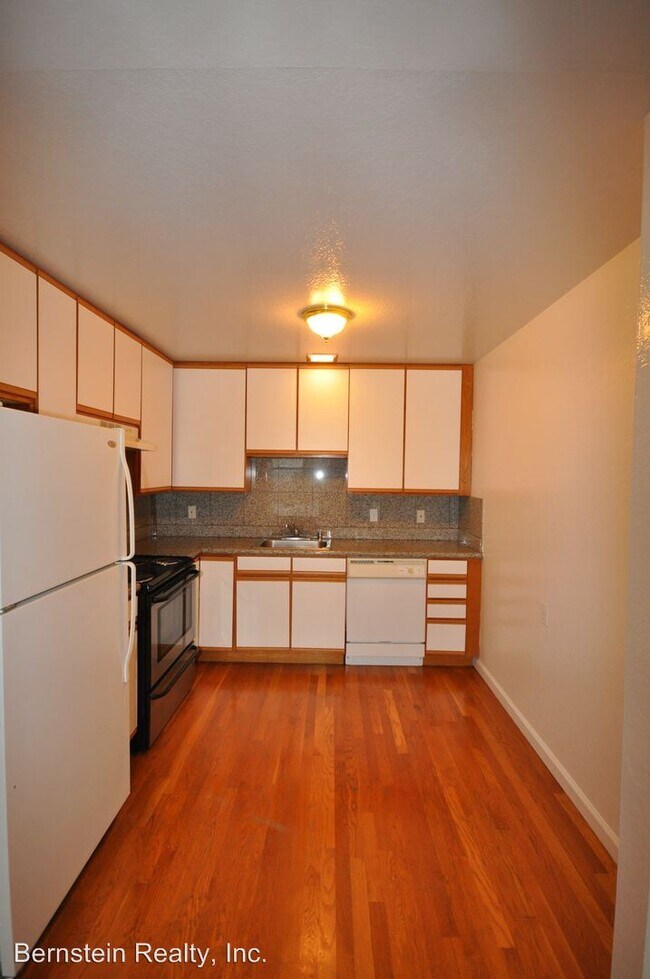 Building Photo - 921 Dolores St