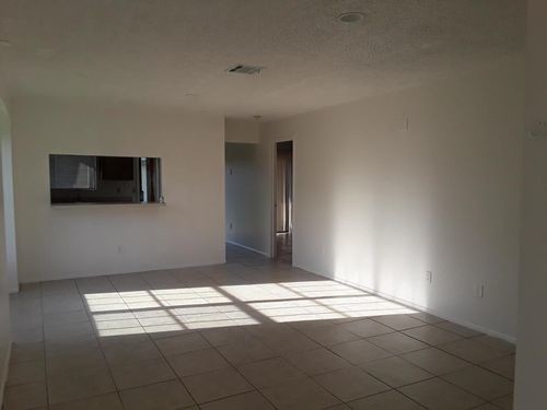 Foto del edificio - 525 SW Sara Blvd