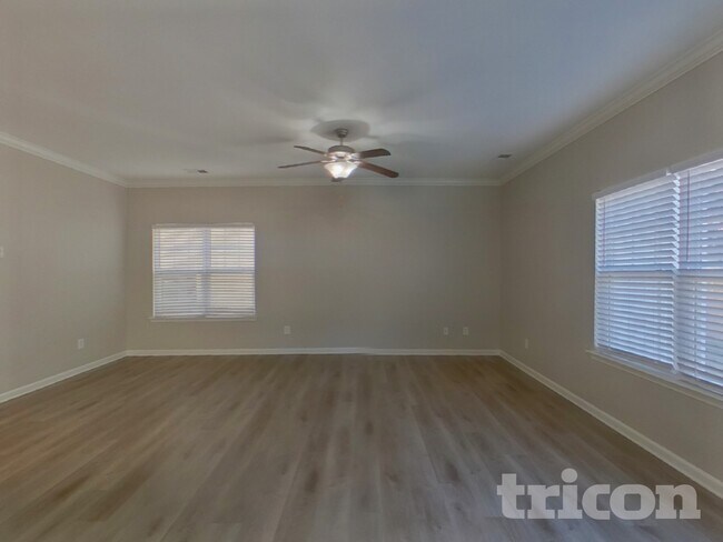 Foto del edificio - 369 Drooping Leaf Rd