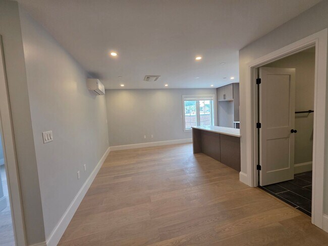 Foto del edificio - New Construction in brighton Center, No Br...