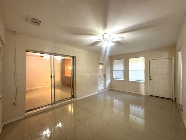 Foto del edificio - 612 Martin Ave