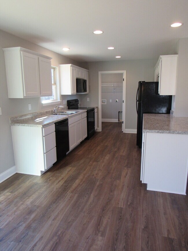 Foto del edificio - 3 Bedroom & 2 Bath Single-Family Home