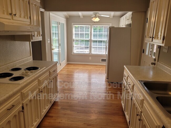 Building Photo - 777 Foxcroft Cir SE
