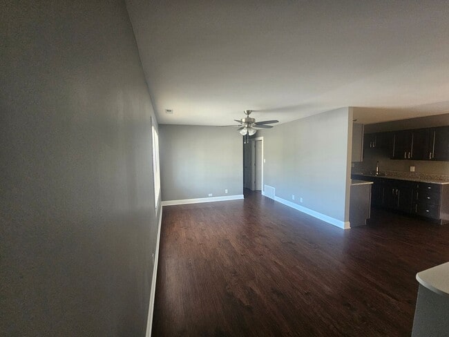 Building Photo - 2 bd 1 ba townhome Crest Hill totally redone!